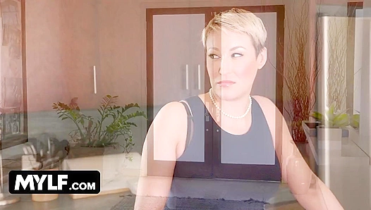 Steppmoms Secret Desire: Seduces Stepson GF in Steamy threesome – XXX
