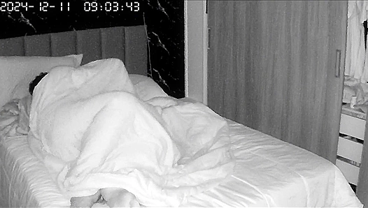 Hard Bareback Ride: Hot Roommates Go Wild on Camera – Massive Cum Finish