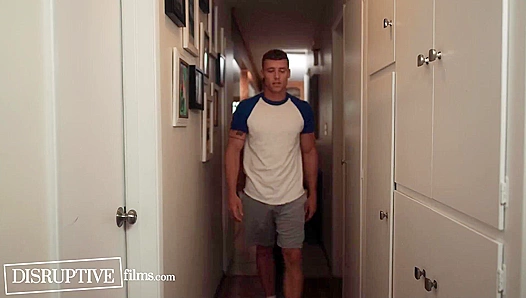 Closeted Jock Gives In To Desire, Grinds Hard On Nerdy Twink – Justin Trevor