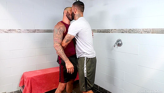 Steamy Showers Hardcore Lust: Gym Rats Collide Soaked in Sweat – GayPornX 18+