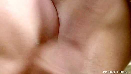 Catching Him Jacking Off in the Gym—Hot Muscular Fantasy Unfolds – GayPulse 18+