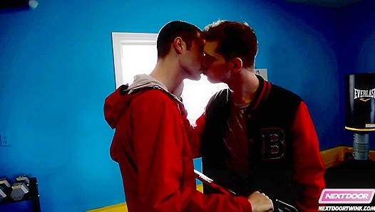 Spit-Swapping Neighbors: Hung Twinks Trade Loads – GayXXX 18+