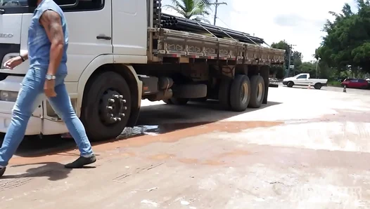 Rough Truck Stop Encounter: Dirty Blowjob Bareback Action – 18+ GayPorn