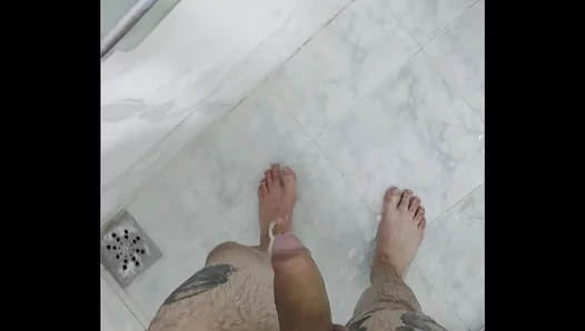 Steamy Brazilian Bath Time: LKingsBRS Goes Wild Alone – BrazillainHeat 18+