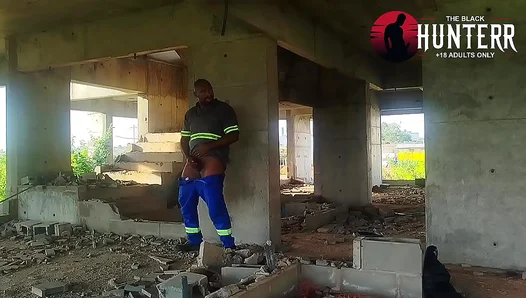 Handyman Jerks Off Blasts Load in Dirty Work Boots – Steamy Outdoor Release