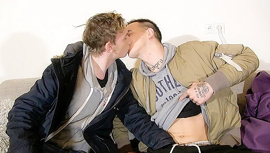 Czech Twink Takes Glory Hole Load + Cream Pie Facial – SteamyGayScene 18+