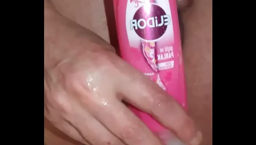 First-Time Fun: Amateur Guy Uses Shampoo Bottle for Steamy Solo Anal Play –
