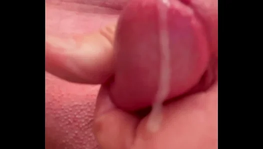 Up-Close Mastery: Mature King JERKS IT Live in Steamy Solo Session – AmateurGayX 18+