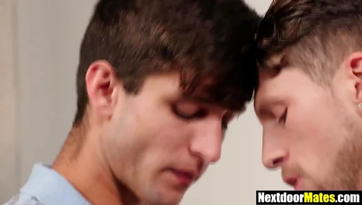 Hunk-on-Hunk Fire: Jock Gets Raw Passion from a Grease-Streaked Stud – SteamingGay
