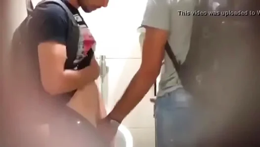 Public Blowjob Surprise: Steamy Euro Hookup Caught on Tape – 18+