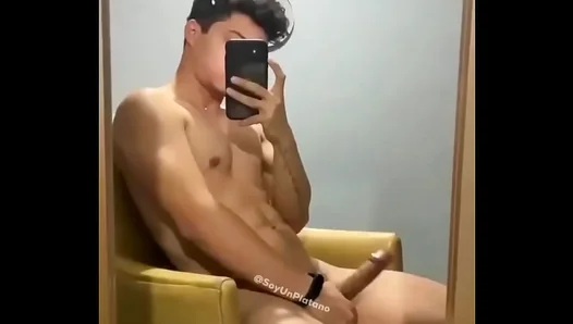 Chacalito Shows Off Outdoors in Steamy Gay Solo Act – Wild Horny