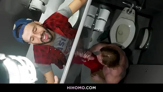 Romeo Kyle Goes Wild for Raw Anal Fun in a Steamy Glory Hole Encounter – GayPorn 18+
