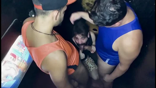 Thrill Seekers Unite: Wild Kinks in Tight Spaces – Gay Booth Adventures – Pinto Grosso