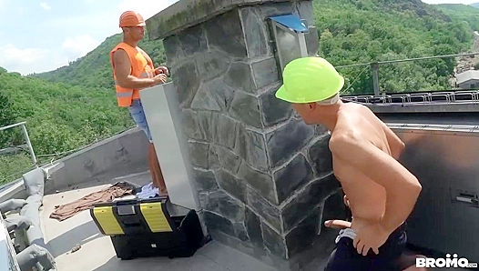 Hard Hats, Harder Loads: Dee Duncans Steamy Rooftop Encounter – GayPornHub 18+