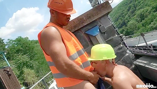 Hard Hats, Harder Loads: Dee Duncans Steamy Rooftop Encounter – GayPornHub 18+