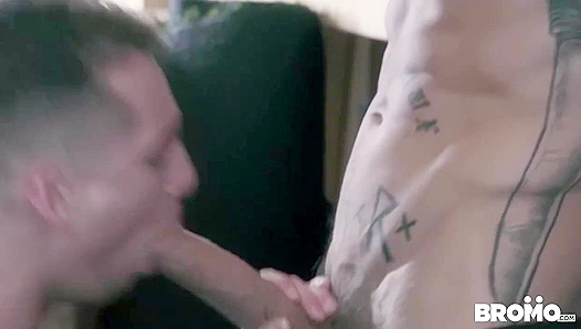 Fit Stud Bo Sinn Spreads Him Wide for Massive Threesome Cock — BromoUSA 18+