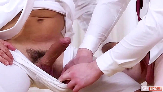 Knoxx Skye Goes Wild After Interview — Steamy Gay Encounter Begins – TinyGays 18+