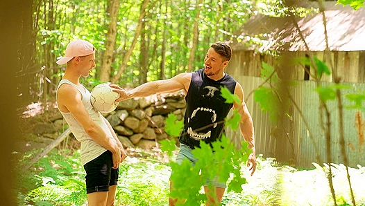 Tight Ass Takes Thick Cock: Benjamin Blue Skyy Knox Goes Hard – 18+
