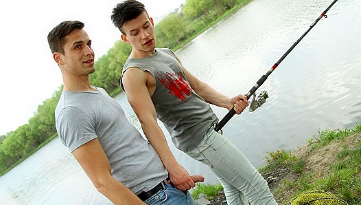 Sun-Drenched Bareback Love: Hot Twink Twins Fuck Wild by the River – RiversideTwinks 18+