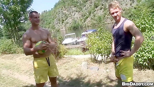 Chris Luc Goes Wild: Hot Outdoor hookup After the Game – GayTwinkX 18+