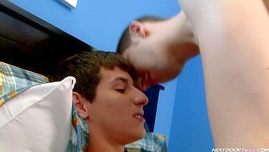Young Thrills Hot Load Moments with Max Morgan Mike King – NextDoorTwinks