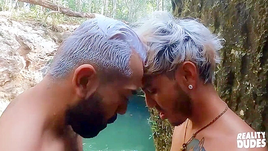 Twink Takes Bareback Heat Under Cancns Burning Sun – RealityDudes