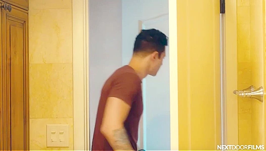 Brandon Bangs Neighbor Andrew Jayden in Hot Secret Encounter – NextDoorHeat 18+