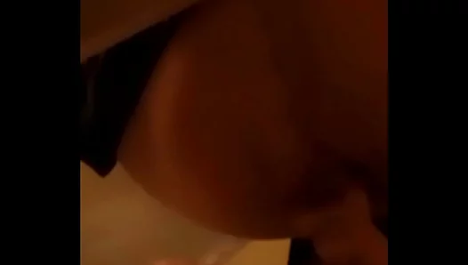 Soaking Wet Fun: Hot Twink Takes Bareback Blowjob in Bath – Amateur Gay Porn 18+