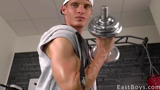 Alexander Dorch Flexes Huge Muscle Gains While JO Live – Steamy Cam Session 18+