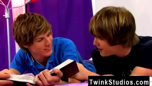 Moaning Twink Takes Hard Raw Fuck in Steaming Hot Gay Encounter – 18+