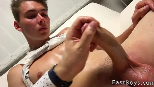 Enzo Sky Gives Mind-Blowing handjob in Hot European POV Scene – 18+