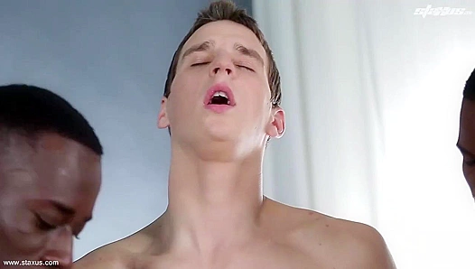 Alejandro Benjamin Joins Wild 4Way Blowjob Orgy – Steamy Gay Action