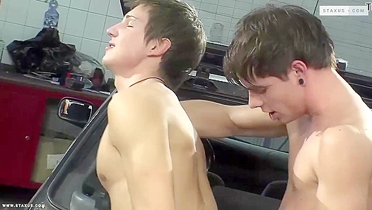 Hardbodies Collide: Deep Thrusting Action ft. Thomas Dyk Rick Lucas – GayXXX