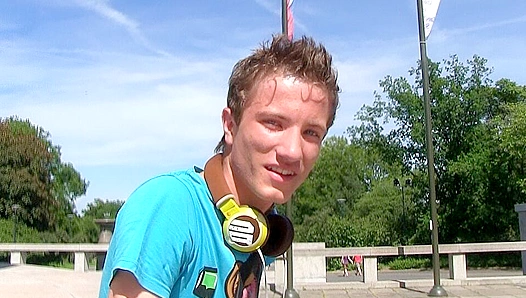 Surprise Creampie: Curly Twink Gets Facial in the Wild – Hot Gay Action
