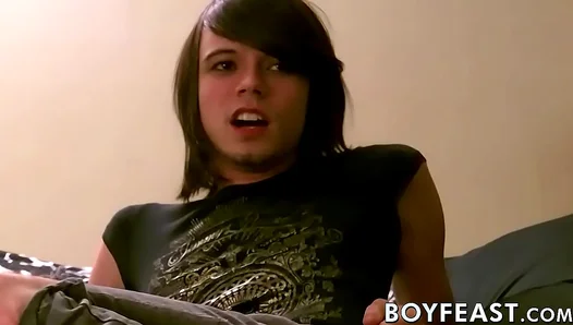 Emo Boys Heat Up With Passionate Kisses Then Epic Blowjob – Tylers Scene GayPornHub 18+