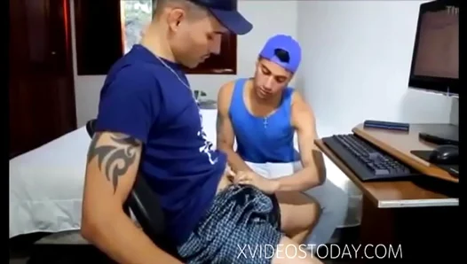 Hung Student Rewards Hot Tutor with Eager Blowbang — AmateurGaySessions 247