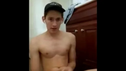 Massive Brazilian Hunk Jerks His Thick Rod in Steamy Solo Session – XXX