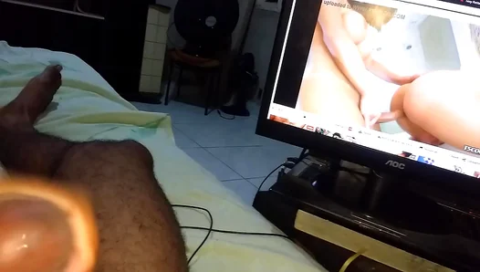 Steamy Rhythm: Capixaba Stud JERKS OFF for Hung Stranger – HotGayEncounters 18+