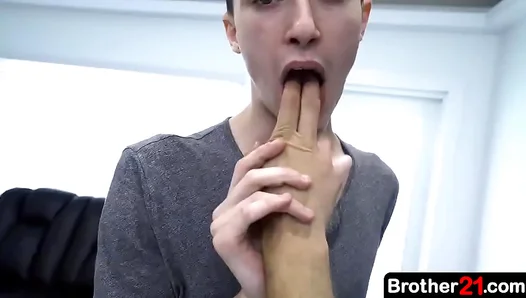 Kisses Turn Hot as Stepbrother Claims His StepSon – FamilyFantasyX 18+