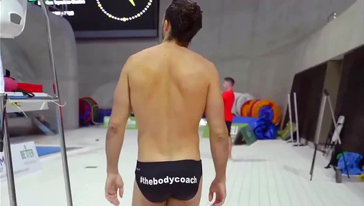 Caught Watching: Voyeur Gets Hard for Tight Speedo Action – GayPornVault