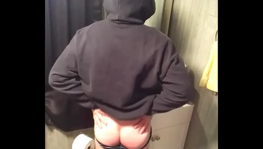 Strutting Heat: Hot Guy Shows Off in Tight Briefs – Full Ass Flex! – SoloBoy 18+