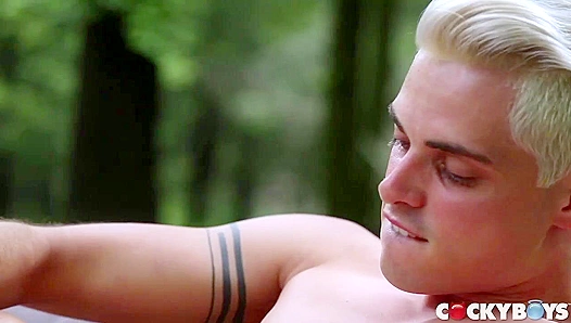 Steamy Summer Fling: Austin Bens Hot Naked Encounter – CockyBoys 18+