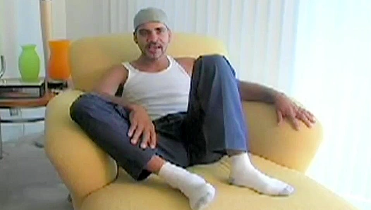 Julians Burning Desire: Horny Over-30 Guy Jams Hard — PureGayX 18+