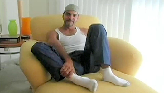 Julians Burning Desire: Horny Over-30 Guy Jams Hard — PureGayX 18+