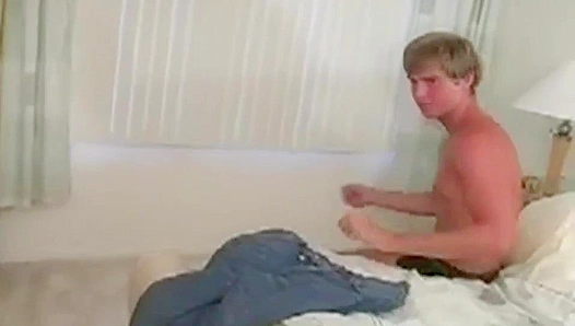 Luke Juggles His Thick British Beef with Total Bliss – Circle Jerk Boys