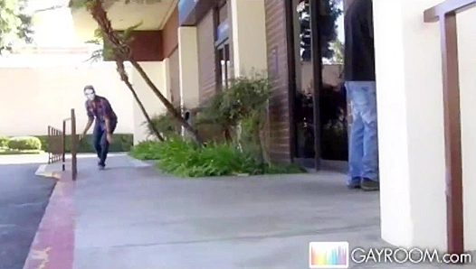 Stranger Behind Me: Masked Muscle Cruising Turns Hot Heavy – GayRoom