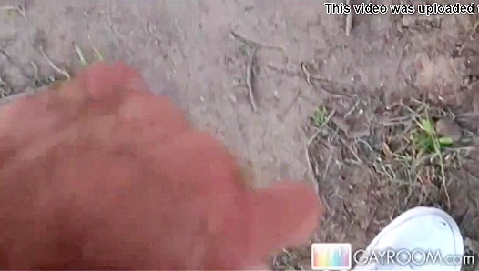 Muscle Mystery Man Jerks Off in Secret Park Hideaway – Steamy Gay Voyeur Footage