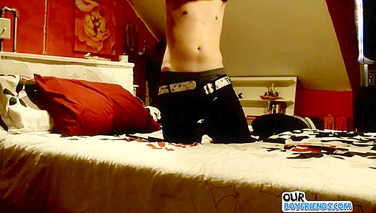 Hunk Loses Control Riding Himself Hard in Hot Solo Session – OurBoyFriends