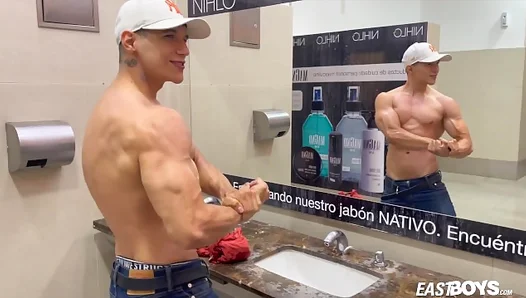 John Biancos Ripped Body Revealed: Steamy 18+ Muscle Worship – TinyGays