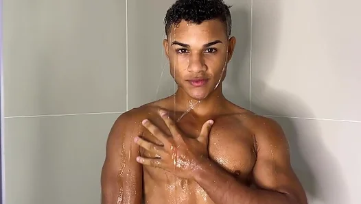 Moaning Through Muscle Heat: Beisels Steaming Solo Gym Session – HotGayPorn